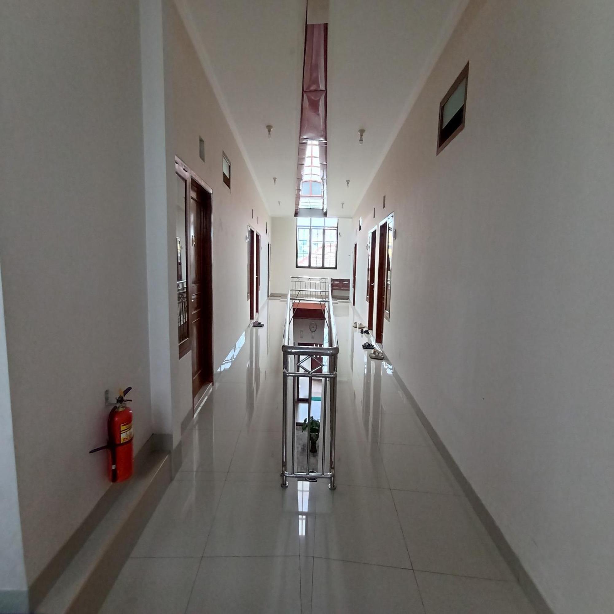 Reddoorz At Syariah House Purwokerto Hotel Exterior photo