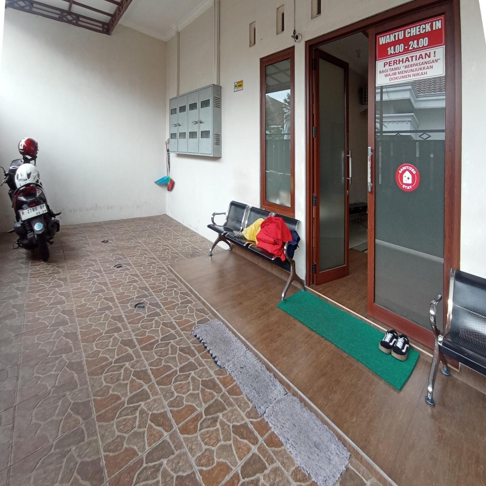 Reddoorz At Syariah House Purwokerto Hotel Exterior photo